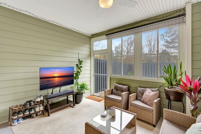 Building Photo - Immaculate Townhome in Dunes West