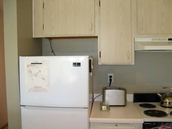 Studio kitchen - 15 Red Rock Way