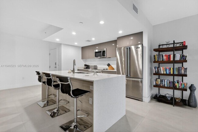 Building Photo - 13800 Highland Dr