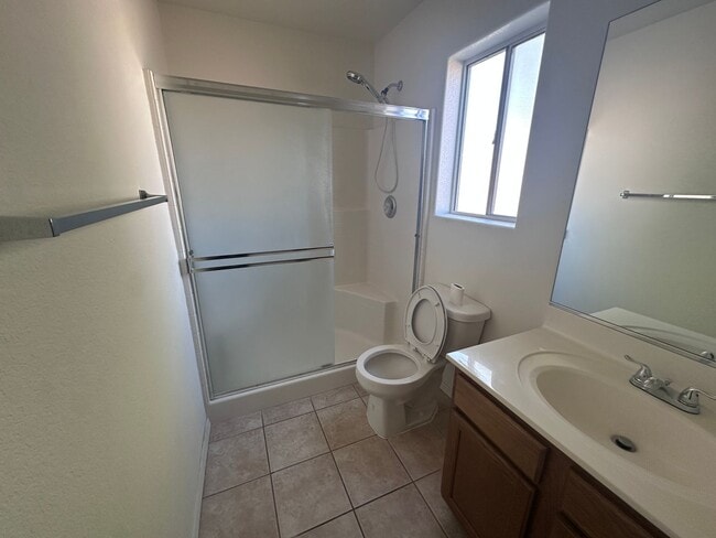 Building Photo - 2 BR 2Ba Home with YARD, Garage, close to Hwy 95 Fort Mohave