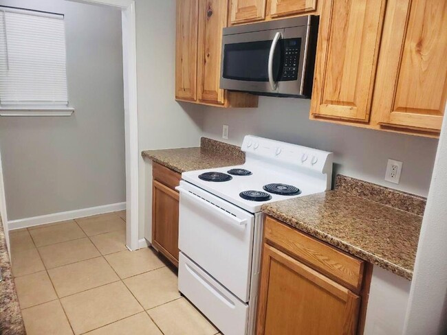 Building Photo - 6217 Willow Ave