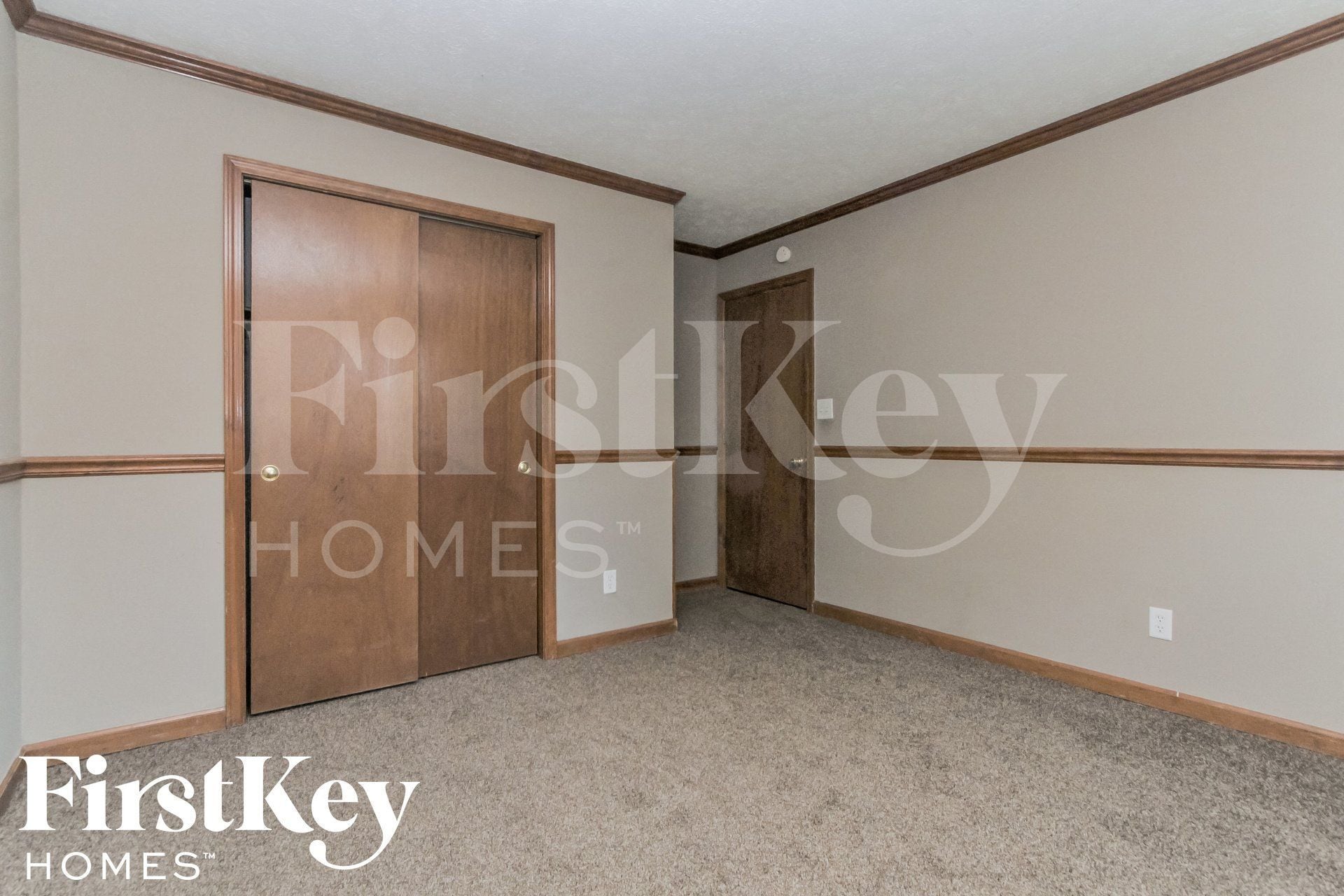 Building Photo - 2102 E Edgewood Ave