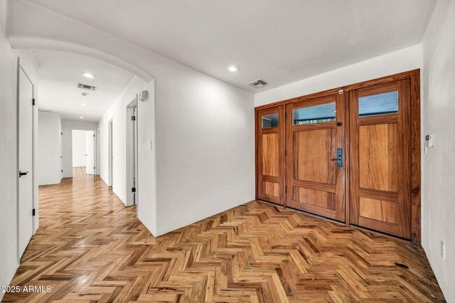 Building Photo - 4531 E Quartz Mountain Rd