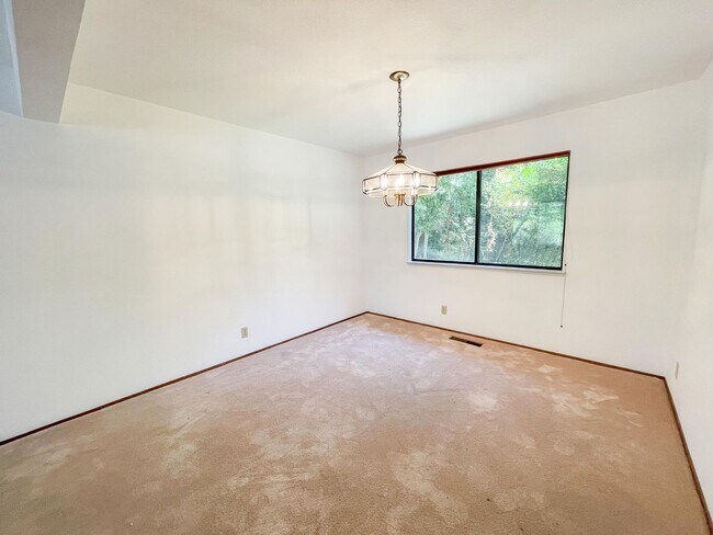 Building Photo - Castro Valley Home in Columbia