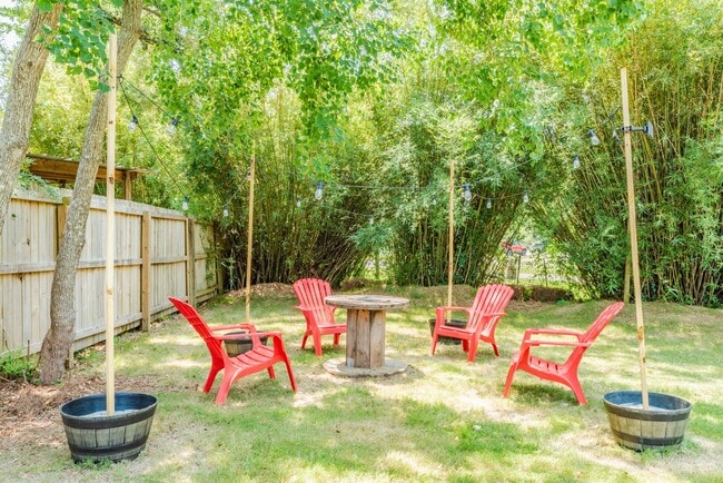 Building Photo - Stylish 3 Bedroom Mid Term Bungalow near N...