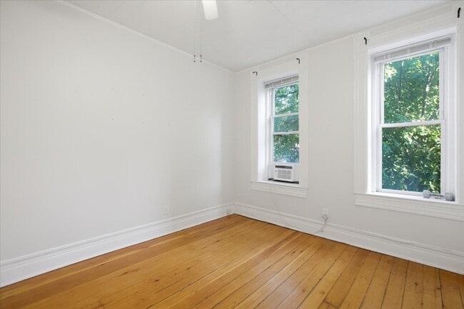 Building Photo - 1616 W Le Moyne St