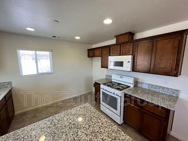 Building Photo - 2133 W Lark Ave