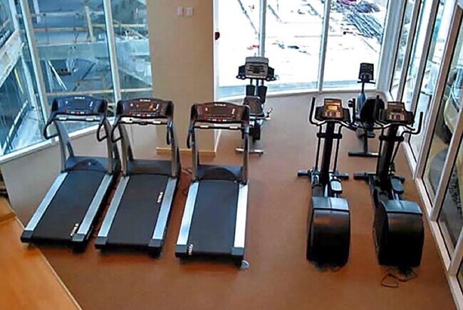 Building Photo - 347 N New River Dr E