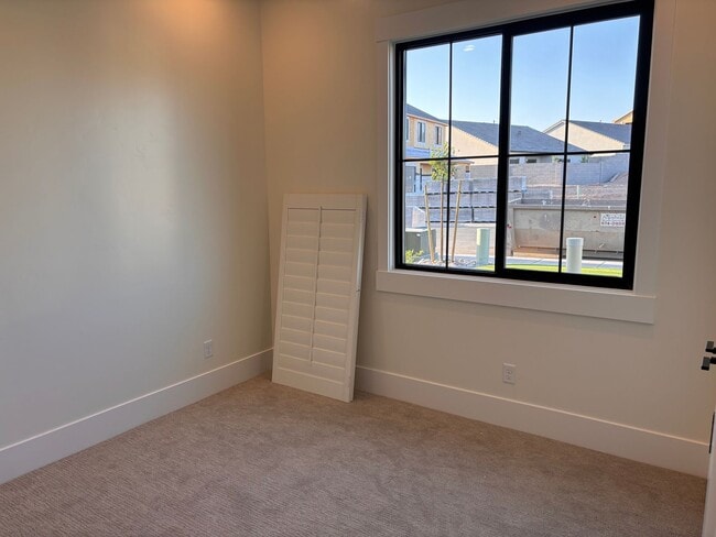 Building Photo - Beautiful 5 bedroom 4 bath in Desert Canyons