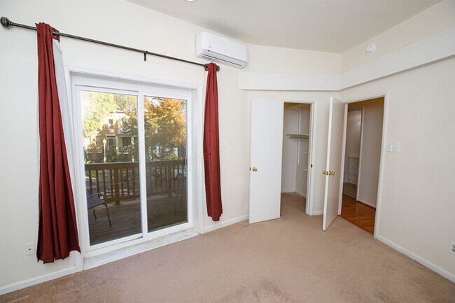 Building Photo - Charming Hill East One Bedroom