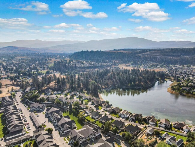 Building Photo - Dream Home At Shelley Lake