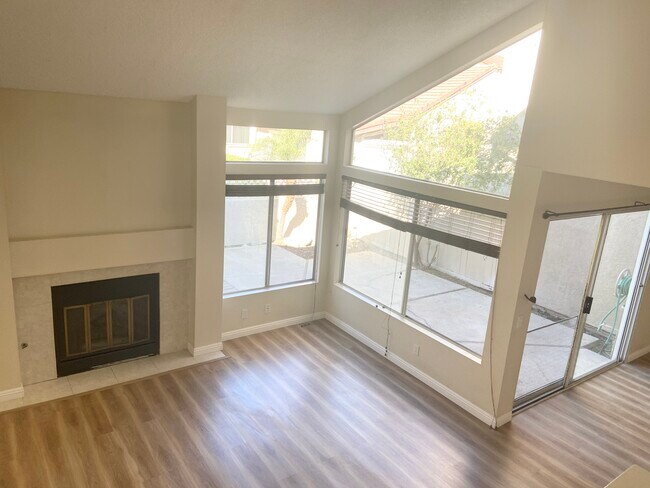 Building Photo - 379 Stanford Ct