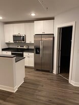 Building Photo - 852 N State St