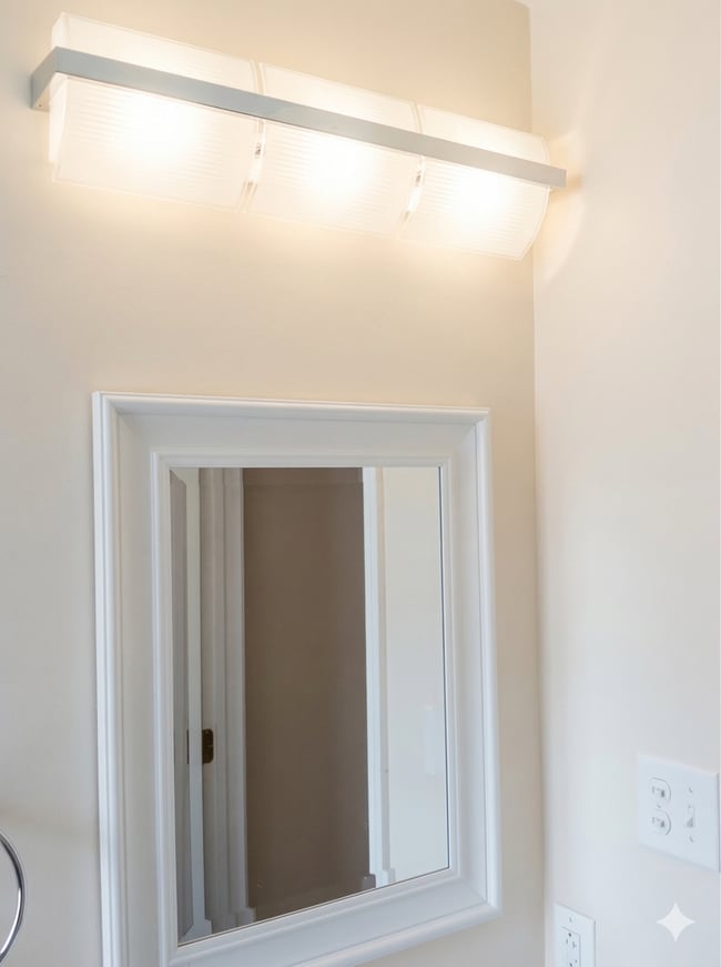 Building Photo - Luxury Home - South Side Flats