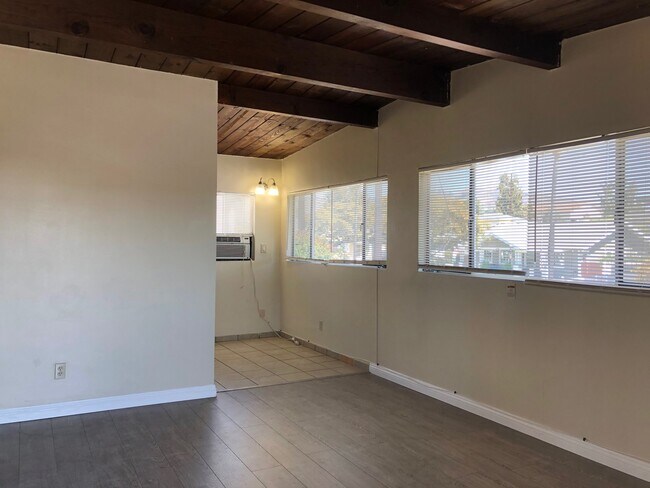 Building Photo - 6727 Pickering Ave