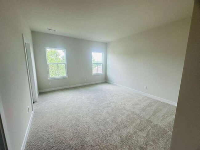 Building Photo - 9904 Oaklawn Blvd NW