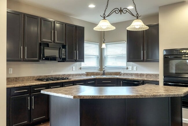 Building Photo - 6016 Blake Thomas Dr