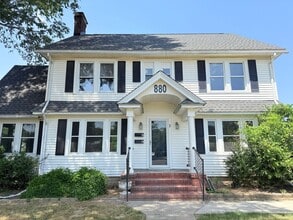 Building Photo - 880 S State St