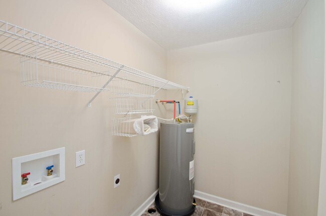 Building Photo - Lovely 3 bed 2 bath in East Limestone minutes to Athens!