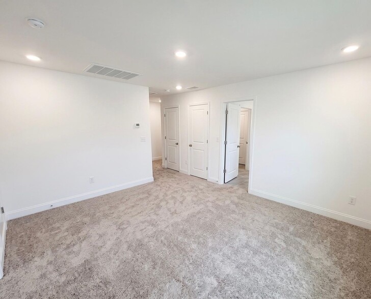 Building Photo - 207 Ensemble Blvd