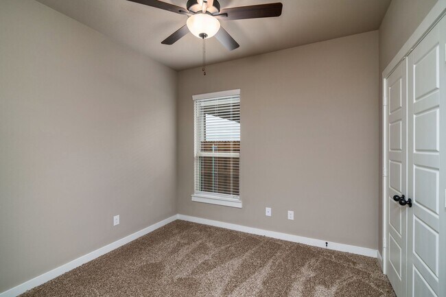 Building Photo - GORGEOUS 3 BEDROOM DUPLEX LOCATED IN MIDLOTHIAN ISD!