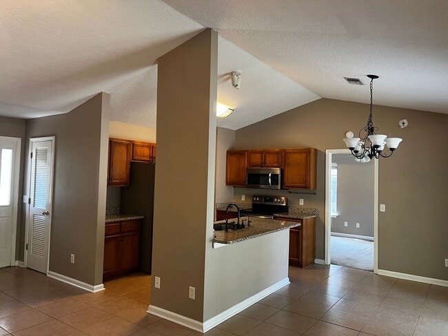 Building Photo - 3/2 with a fenced in yard !!