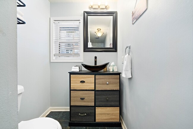 Building Photo - 1825 Locksford St