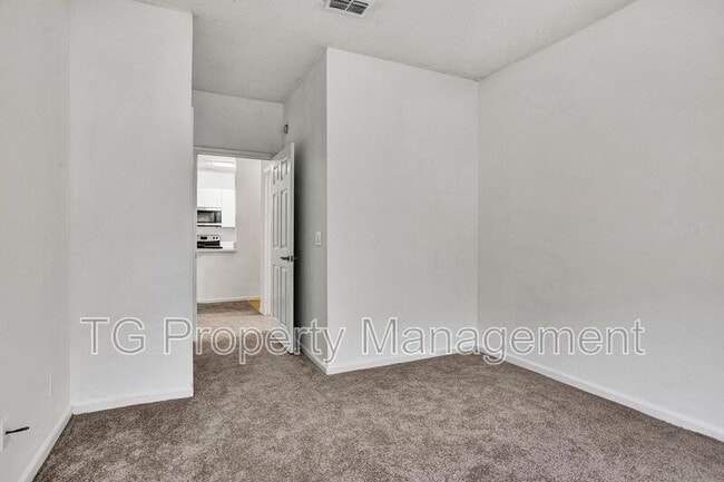 Building Photo - 10000 Gate Pkwy N