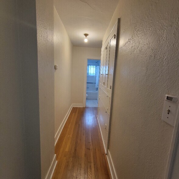 Building Photo - 638 W Madrone St