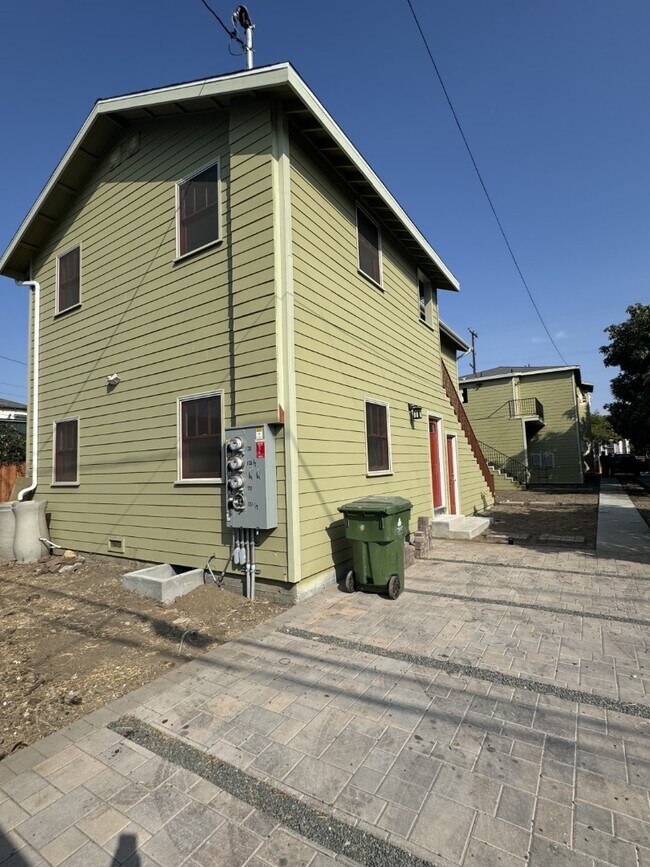 Building Photo - Brand New 2BR/1BA with Downtown LA Views i...