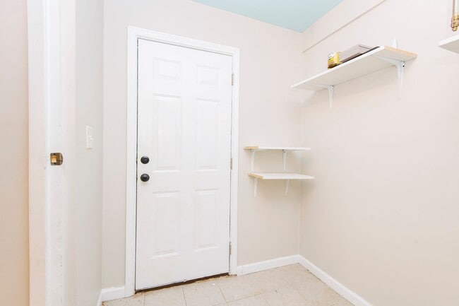 Building Photo - 3 Bedroom Home with Spacious Back yard Close to NCSU!