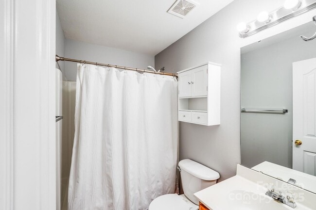 Building Photo - 5911 Vista Verde Ct