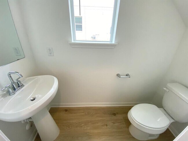 Building Photo - 432 Brody Ln