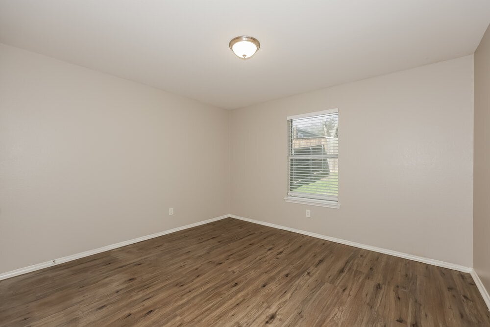 Building Photo - 1300 Maple Terrace Dr