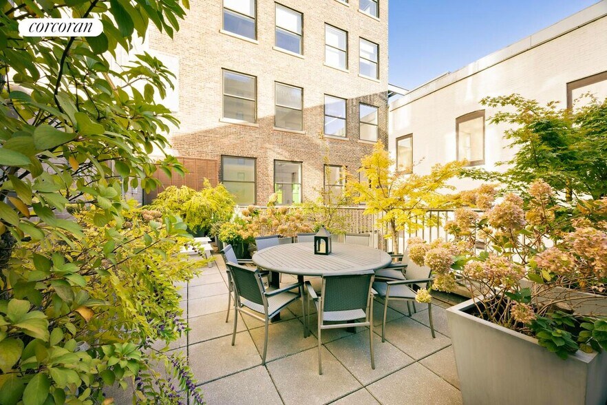 Building Photo - 224 W 18th St