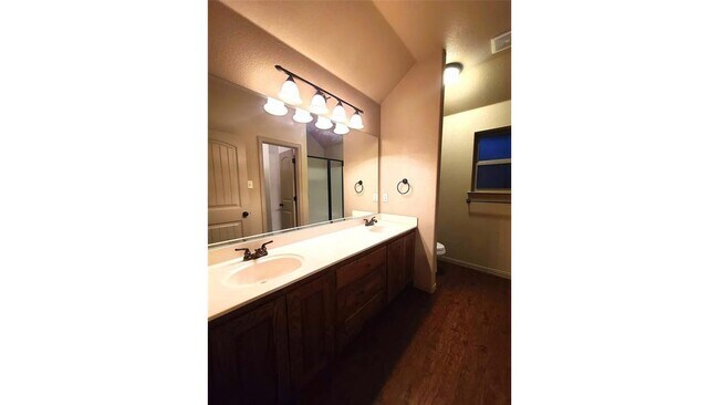 Building Photo - 1110 Avendale Dr