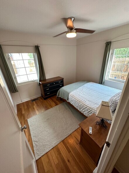 Building Photo - 732 Loma Vista Dr NE