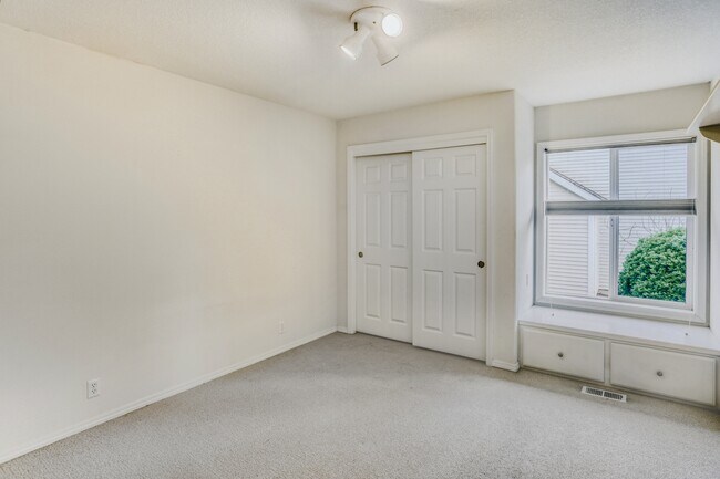 Building Photo - 374 NE 49th Ave