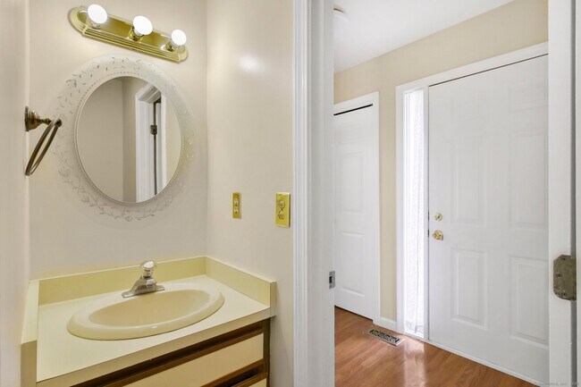 Building Photo - 94 Oak Ridge Dr