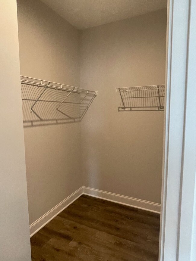 Building Photo - Amenities and Location Make this 3-Level T...