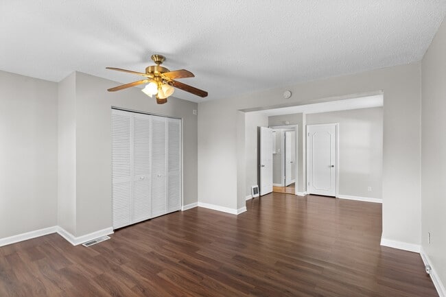 Building Photo - 1120 Gahan Dr