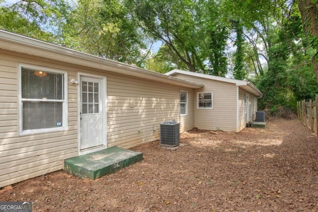 Building Photo - 2051 College Ave NE