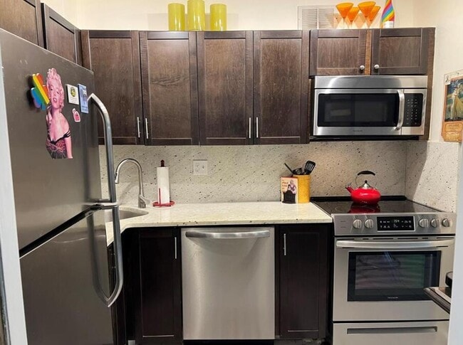 Building Photo - 1950 N Andrews Ave