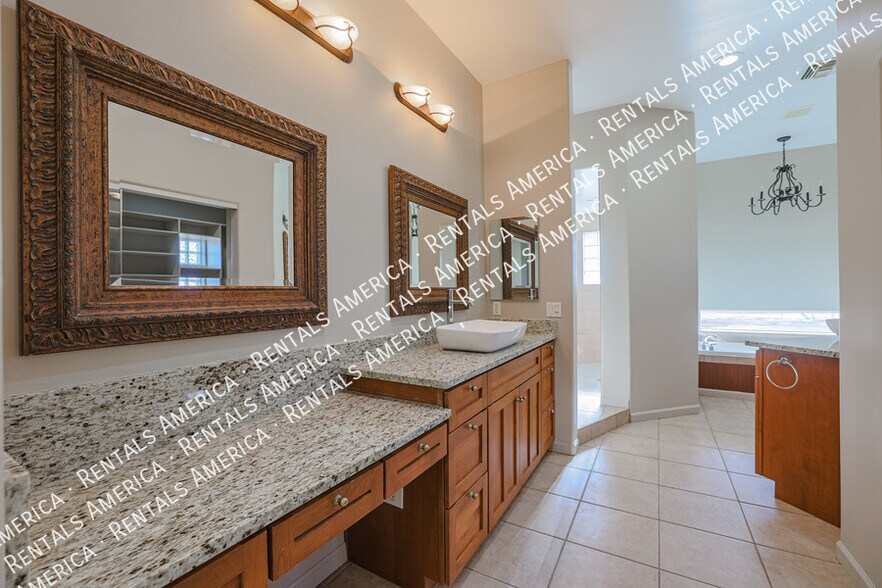 Building Photo - 14731 E Dixileta Dr