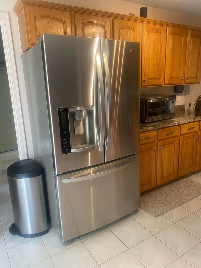 Building Photo - 25027 Rushmore Ct