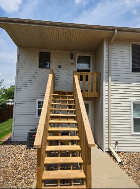 Stairs to front door - 1923 NW Hickory Ln