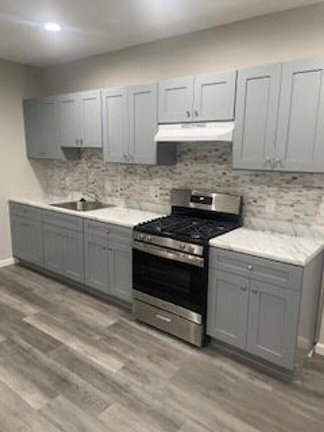 Building Photo - Gorgeous Front Porch Row - Ogontz