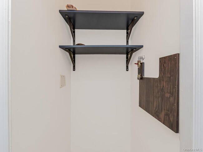 Building Photo - 240 Bowne St