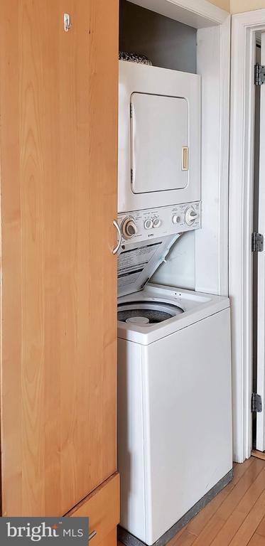 Building Photo - 326 8th St NE