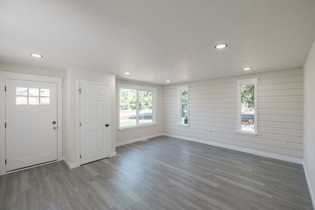 Building Photo - 1247 Clark Mill Rd